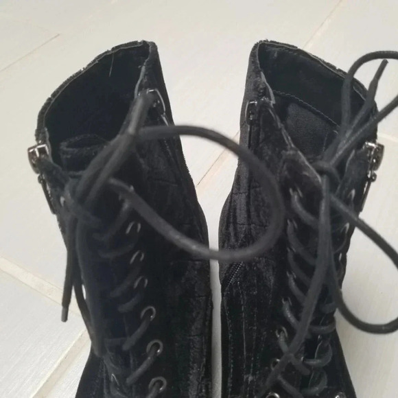 G by Guess Black Velvet Quilted  Combat Boots 6 - Picture 13 of 15